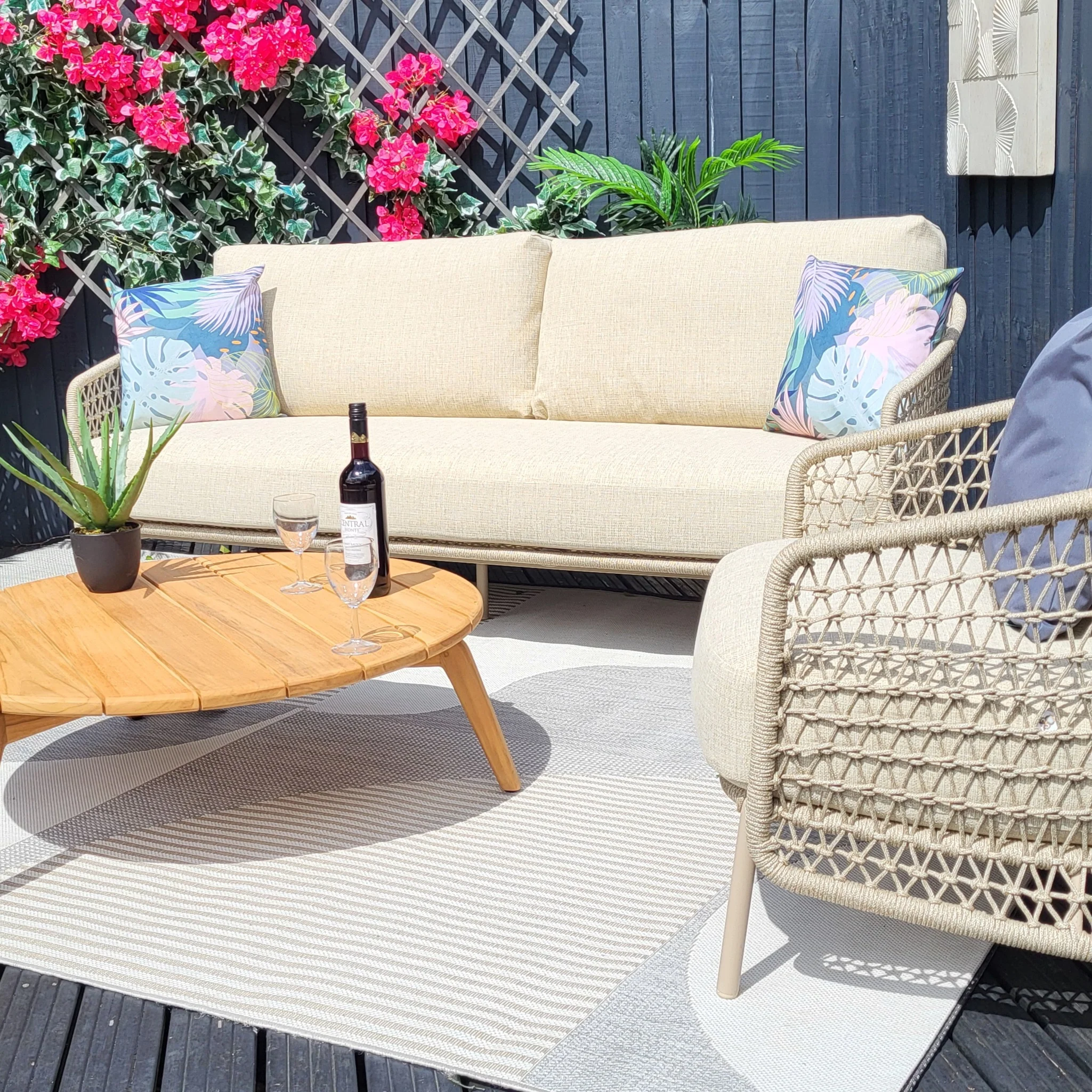 Puccini Outdoor Lounge Set with Zucca Table | 4 Seasons Outdoor - NTC Homes, Inc.